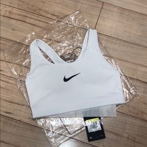 BRAND NEW nike sports bra !!!!!